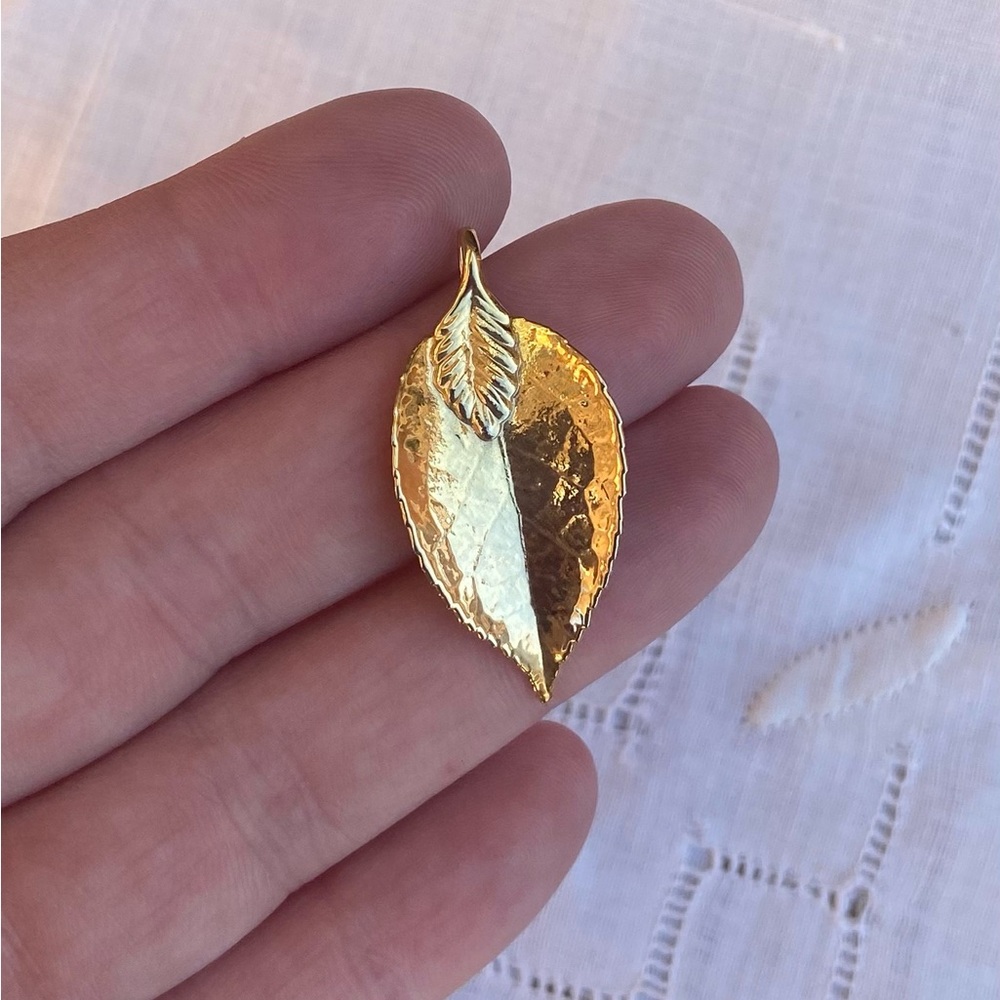 Gold Leaf Pendant Necklace